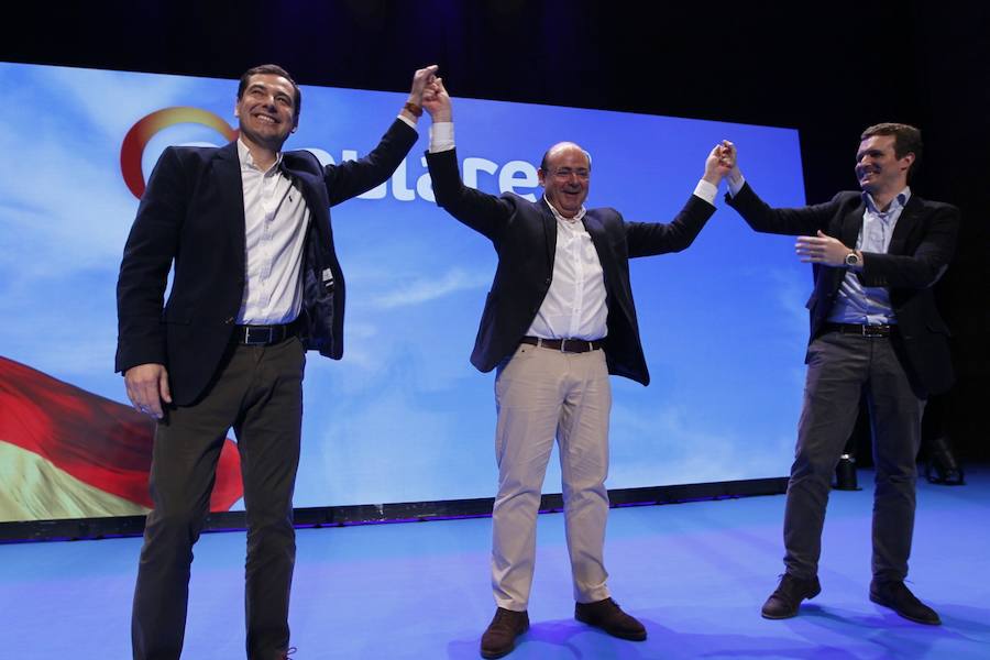 Miles de personas se han reunido este sábado en un mitin en el Palacio de Congresos con el líder nacional del partido, Pablo Casado