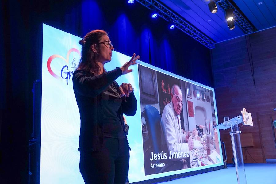 Miles de personas se han reunido este sábado en un mitin en el Palacio de Congresos con el líder nacional del partido, Pablo Casado
