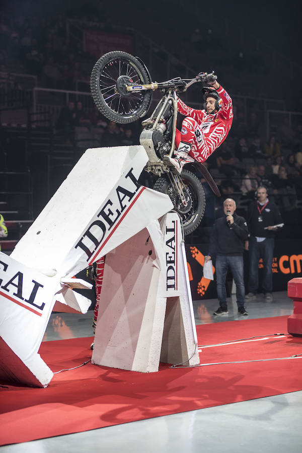 Toni Bou vuela en Granada y se pone aún más líder del X-Trail | Raga acaba tercero tras no clasificarse para la final en la segunda ronda. El joven Busto logra un importante segundo puesto