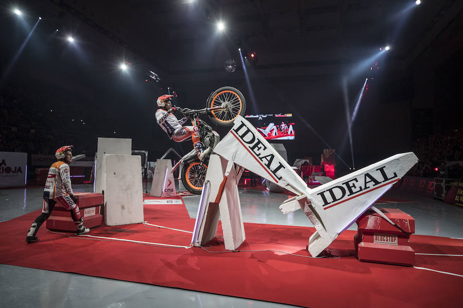 Toni Bou vuela en Granada y se pone aún más líder del X-Trail | Raga acaba tercero tras no clasificarse para la final en la segunda ronda. El joven Busto logra un importante segundo puesto