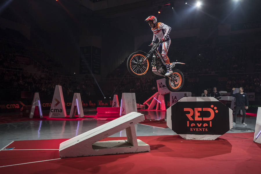 Toni Bou vuela en Granada y se pone aún más líder del X-Trail | Raga acaba tercero tras no clasificarse para la final en la segunda ronda. El joven Busto logra un importante segundo puesto