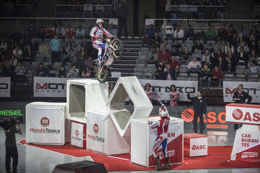 Toni Bou vuela en Granada y se pone aún más líder del X-Trail | Raga acaba tercero tras no clasificarse para la final en la segunda ronda. El joven Busto logra un importante segundo puesto