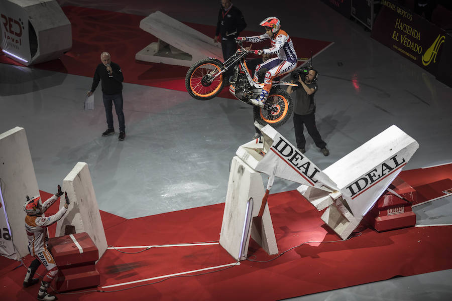 Toni Bou vuela en Granada y se pone aún más líder del X-Trail | Raga acaba tercero tras no clasificarse para la final en la segunda ronda. El joven Busto logra un importante segundo puesto