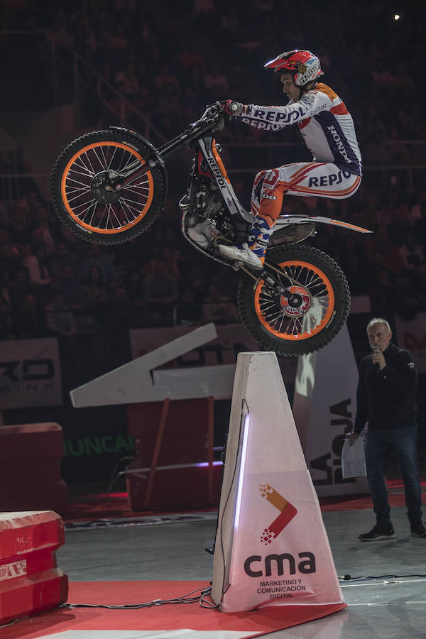 Toni Bou vuela en Granada y se pone aún más líder del X-Trail | Raga acaba tercero tras no clasificarse para la final en la segunda ronda. El joven Busto logra un importante segundo puesto