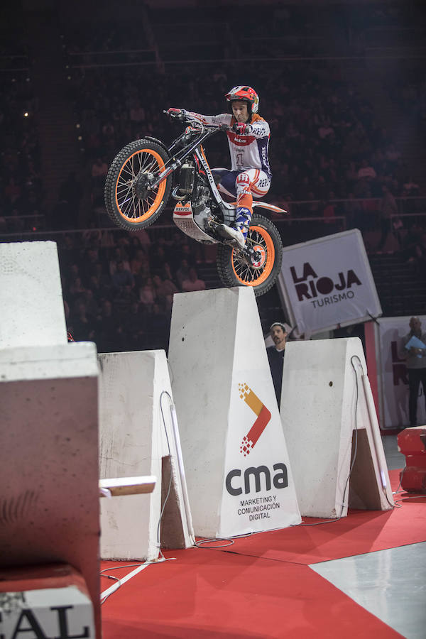 Toni Bou vuela en Granada y se pone aún más líder del X-Trail | Raga acaba tercero tras no clasificarse para la final en la segunda ronda. El joven Busto logra un importante segundo puesto