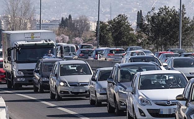 Tráfico a mediodía en la Circunvalación el viernes 15 de febrero.
