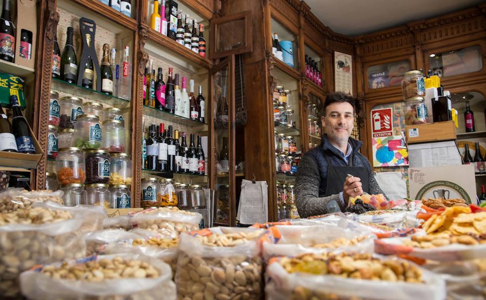 Cuando el comercio de Granada se convirtió en arte urbano