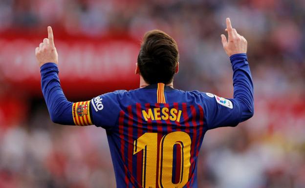 Leo Messi celebra uno de los tres goles que marcó en Sevilla. 