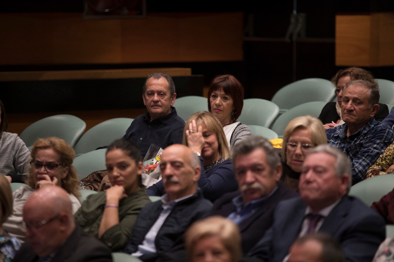 El hospital granadino ha celebrado un acto en la sede de Caja Rural en Granada para galardonar a las 184 personas que alcanzaron la jubilación el pasado año