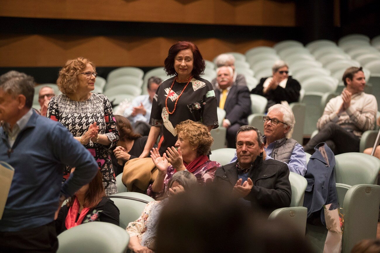 El hospital granadino ha celebrado un acto en la sede de Caja Rural en Granada para galardonar a las 184 personas que alcanzaron la jubilación el pasado año