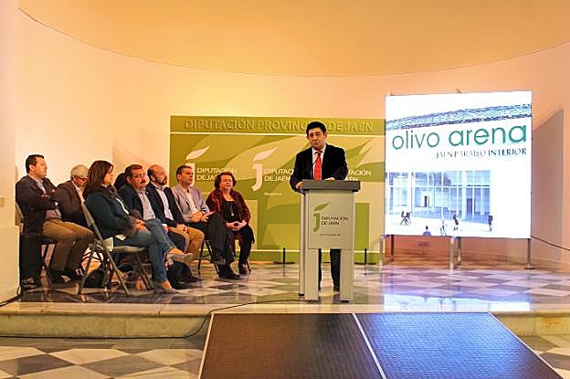 El presidente de la Diputación de Jaén, Francisco Reyes, presentó el balance acompañado por miembros de la Corporación provincial. 