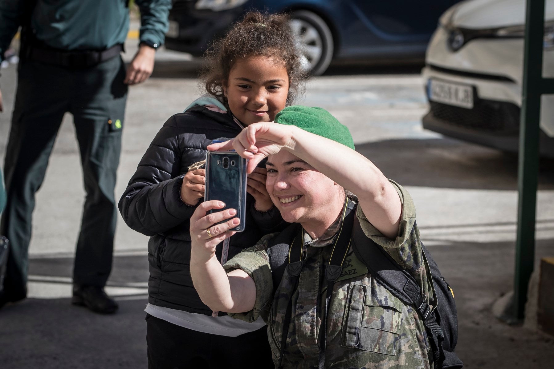 Agentes de Policía Local y Nacional, Guardia Civil, Bomberos, Protección Civil, Agentes Medioambientales e Infoca y Ejercito de Aire y Tierra y personal de Emergencias participan en esta actividad promovida por la Asociación Sonrisas