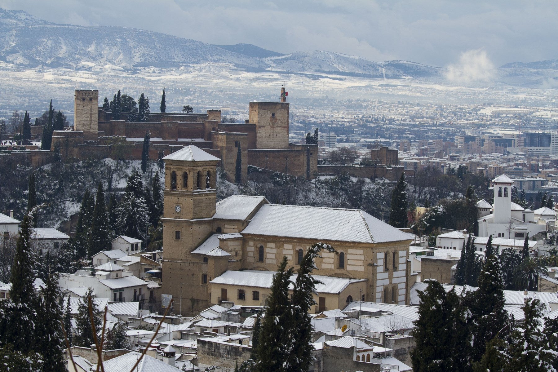 Las nevadas sobre Granada han dejado siempre unas estampas de espectacualr belleza. Recogemos ahora una serie de fotografías de incuestionable valor.