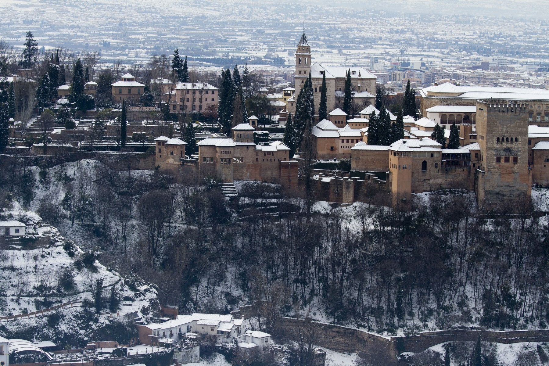 Las nevadas sobre Granada han dejado siempre unas estampas de espectacualr belleza. Recogemos ahora una serie de fotografías de incuestionable valor.