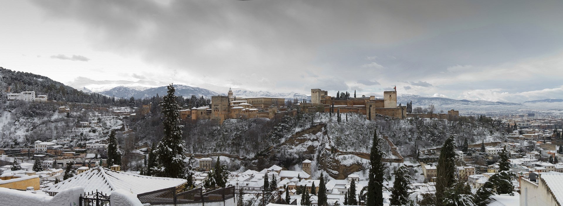 Las nevadas sobre Granada han dejado siempre unas estampas de espectacualr belleza. Recogemos ahora una serie de fotografías de incuestionable valor.