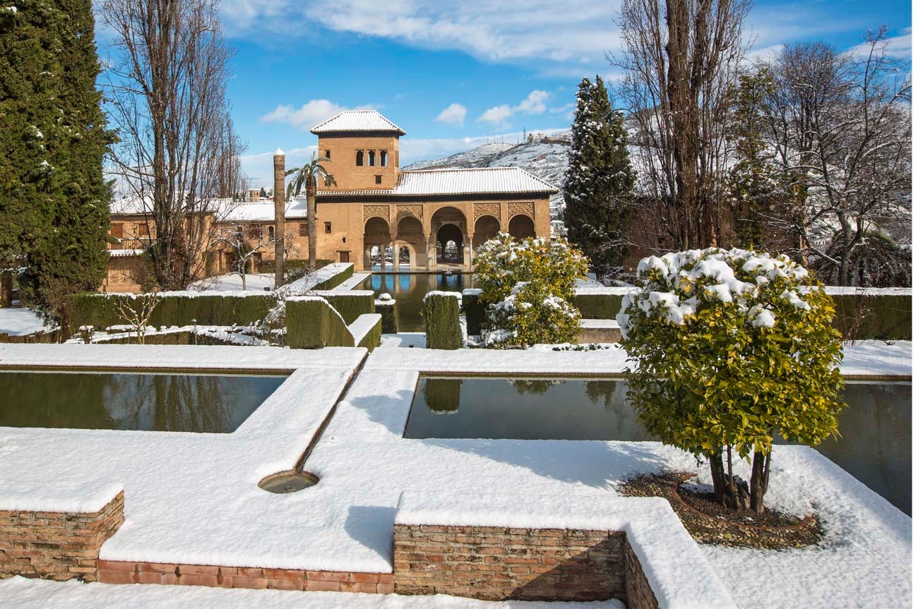 Las nevadas sobre Granada han dejado siempre unas estampas de espectacualr belleza. Recogemos ahora una serie de fotografías de incuestionable valor.