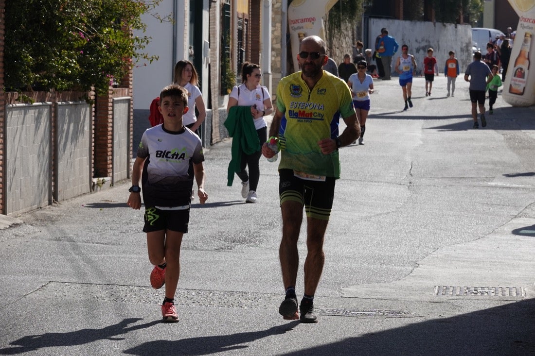 El Valle de Lecrín acoge una modesta carrera con 350 participantes entre corredores absolutos, senderistas y chiquillos
