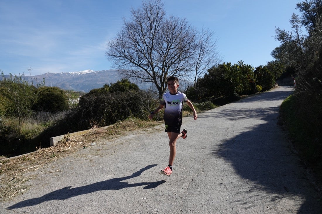 El Valle de Lecrín acoge una modesta carrera con 350 participantes entre corredores absolutos, senderistas y chiquillos