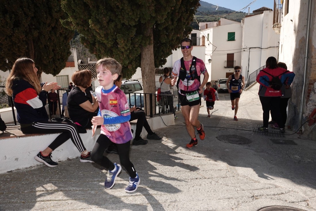 El Valle de Lecrín acoge una modesta carrera con 350 participantes entre corredores absolutos, senderistas y chiquillos