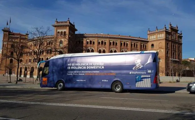 La asociación HazteOir.org con su autobús. 