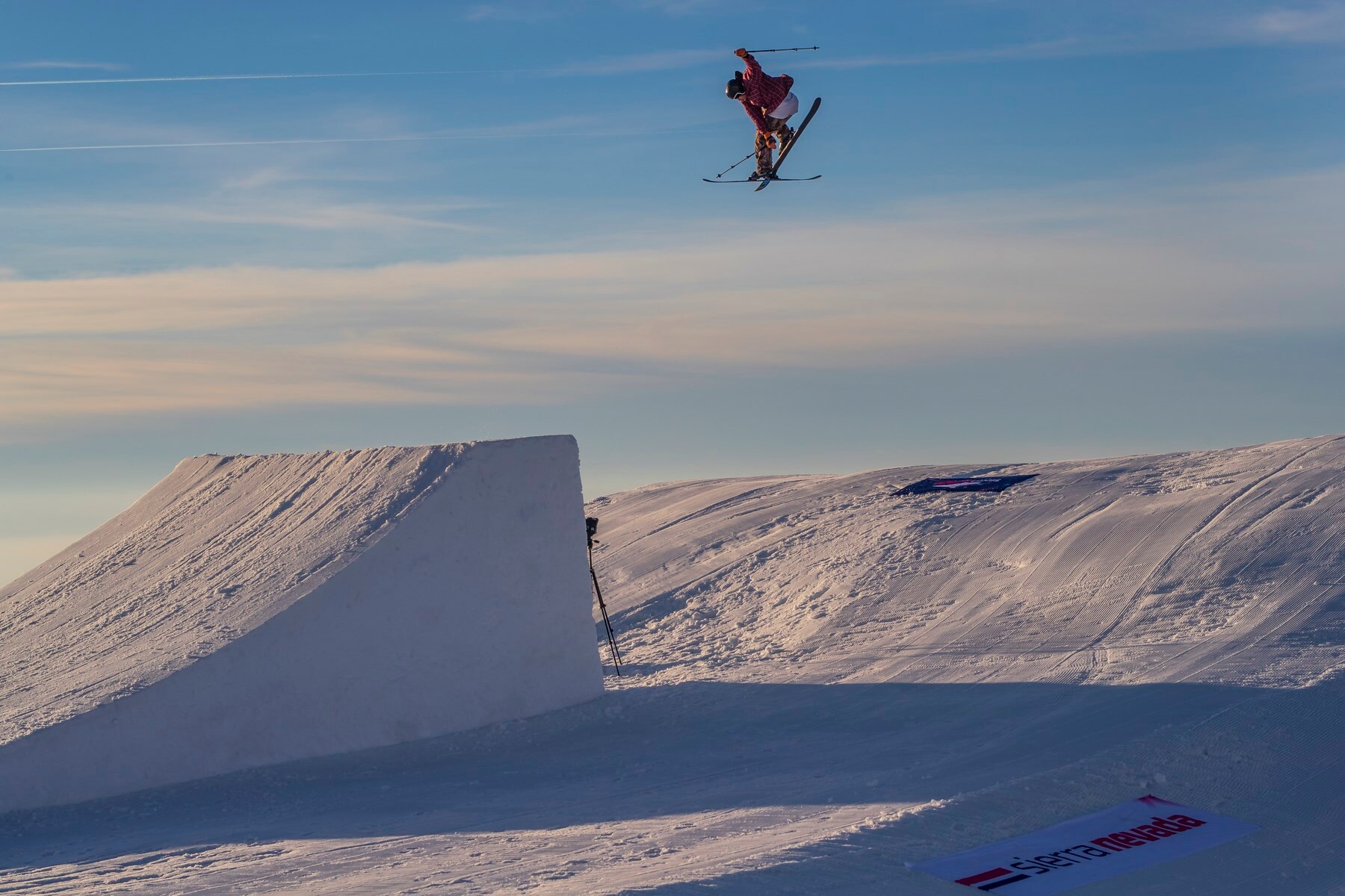 Los riders del equipo oficial de Sierra Nevada protagonizaron este jueves una sesión de saltos en el snowpark Sulayr