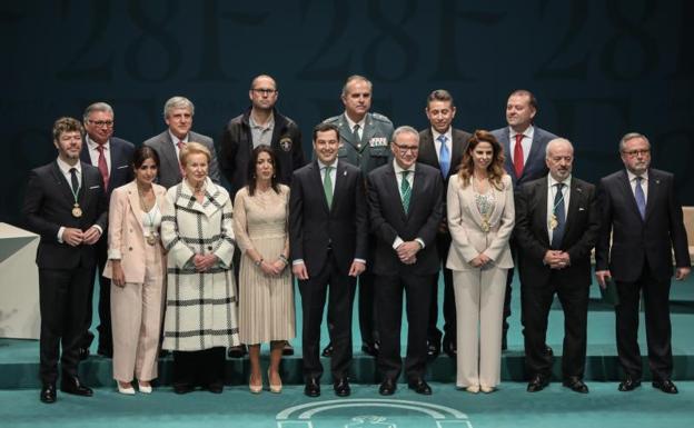 Acto institucional con motivo del 28-F con la entrega de las distinciones de Hijos Predilectos y Medallas de Andalucía.