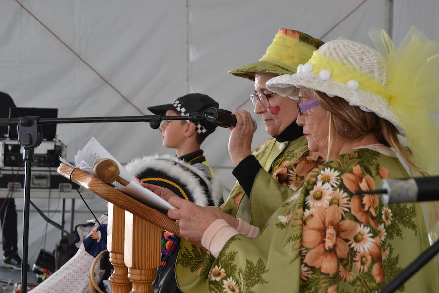 Juani Castillo y Remedios Extremera pregonan el carnaval rural de Alhama que se prolongará con otras tres jornadas