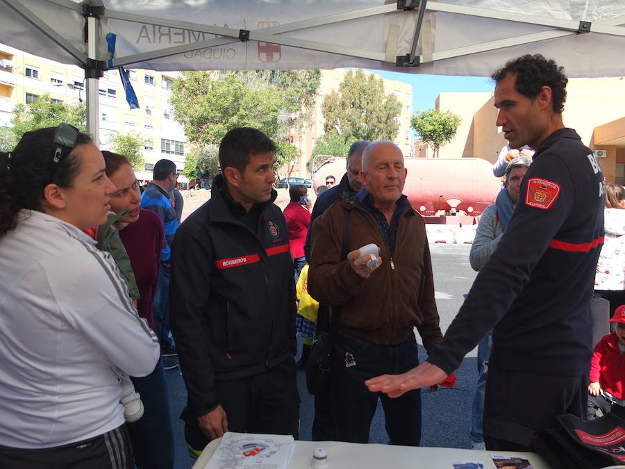 El Parque de Bomberos de la capital abrió ayer sus puertas a los almerienses con motivo de la celebración de su patrón, San Juan de Dios
