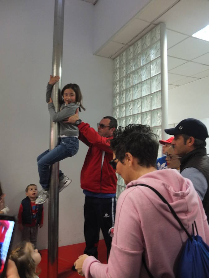 El Parque de Bomberos de la capital abrió ayer sus puertas a los almerienses con motivo de la celebración de su patrón, San Juan de Dios