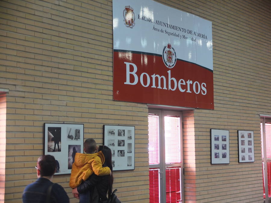 El Parque de Bomberos de la capital abrió ayer sus puertas a los almerienses con motivo de la celebración de su patrón, San Juan de Dios