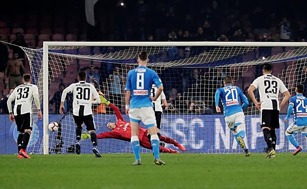 Insigne lanzó al palo el penalti que dispuso el Napolés ante la Juventus