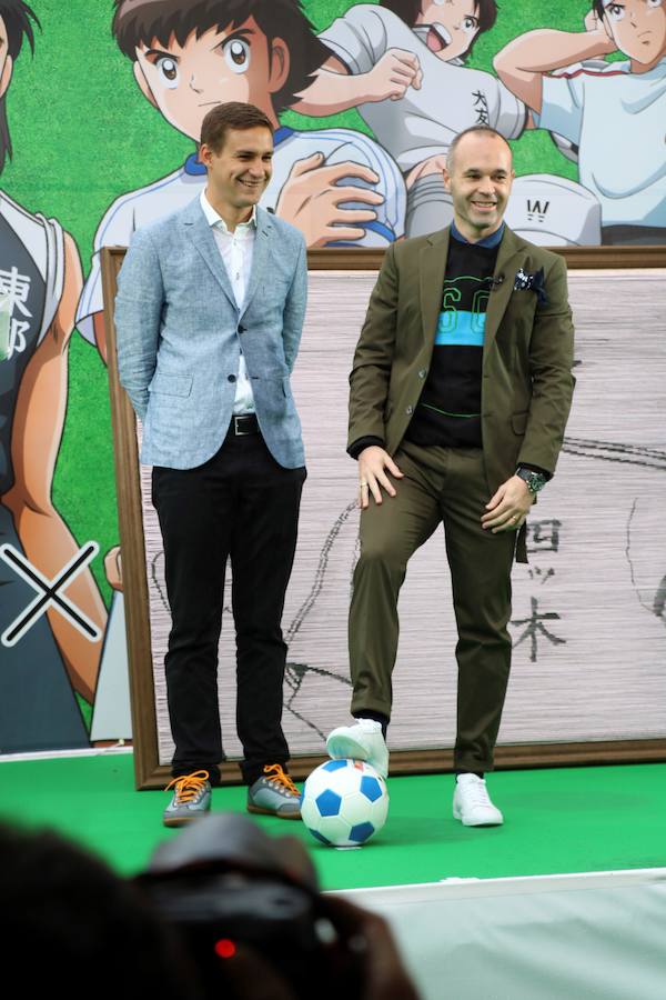 La presentó Iniesta en Tokyo | El creador de «Oliver y Benji» dijo durante el evento que espera que la gente «se deje caer por la estación»