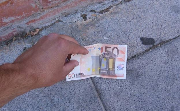 Esta es la multa que puede caerte por encontrar dinero en la calle y no devolverlo