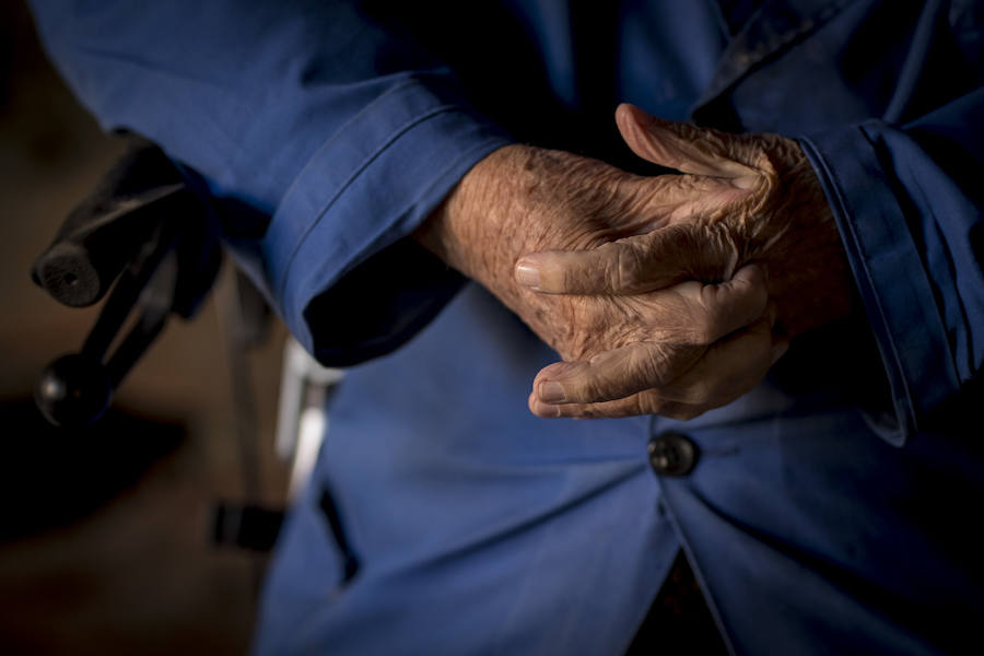 La familia de Cecilio Morales Moreno, de 98 años de edad, prepara ya la fundación que recogerá los cinco siglos de historia de la fábrica del Albaicín