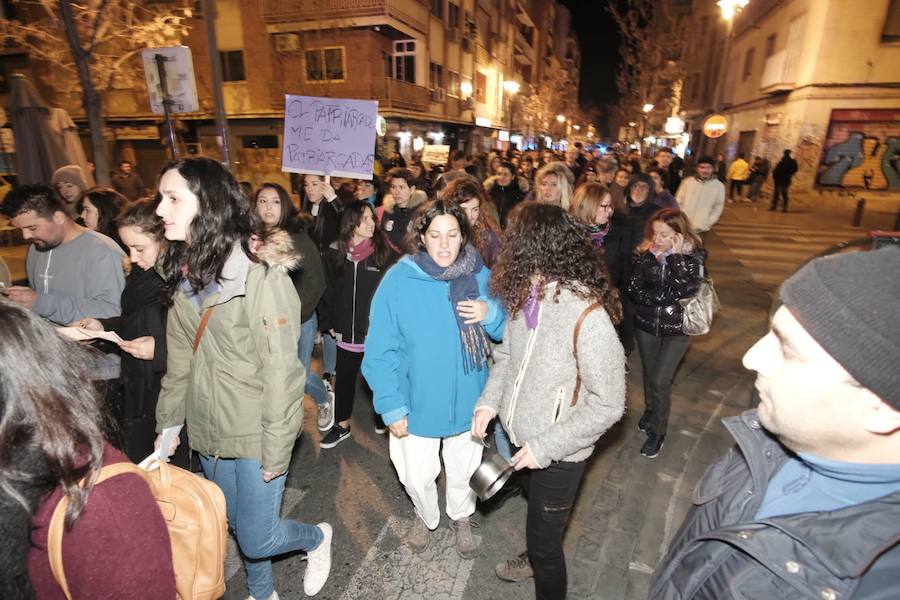 Fotos: Primera ‘marea violeta’ en Granada