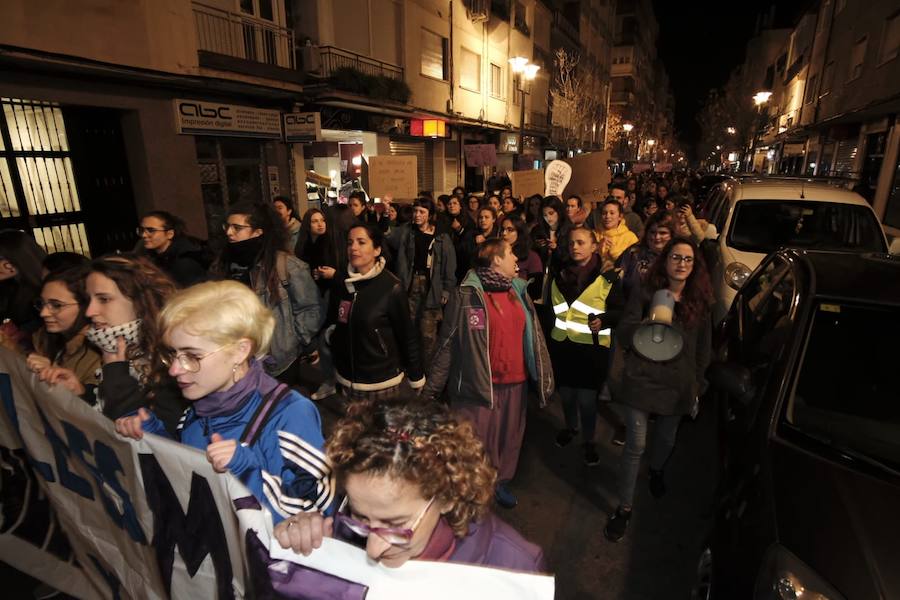 Fotos: Primera ‘marea violeta’ en Granada