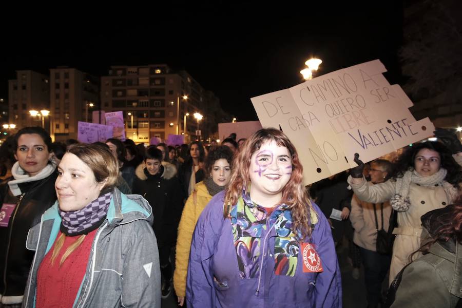 Fotos: Primera ‘marea violeta’ en Granada