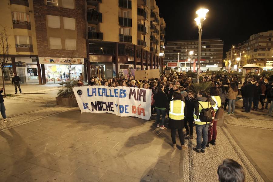 Fotos: Primera ‘marea violeta’ en Granada