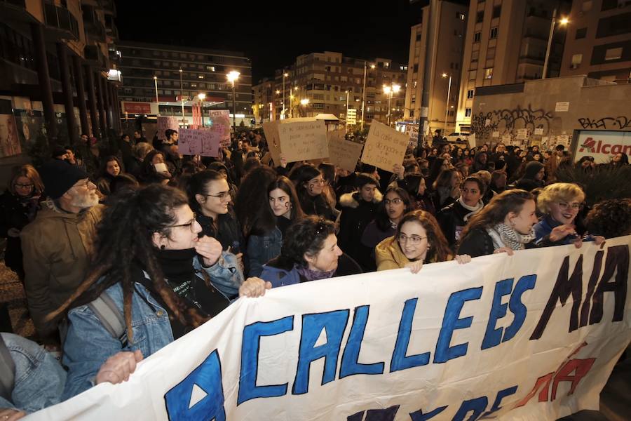 Fotos: Primera ‘marea violeta’ en Granada