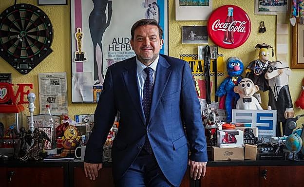 Miguel Ángel R. Pinto mantiene que la publicidad refleja a la sociedad pero también ayuda a cambiarla.