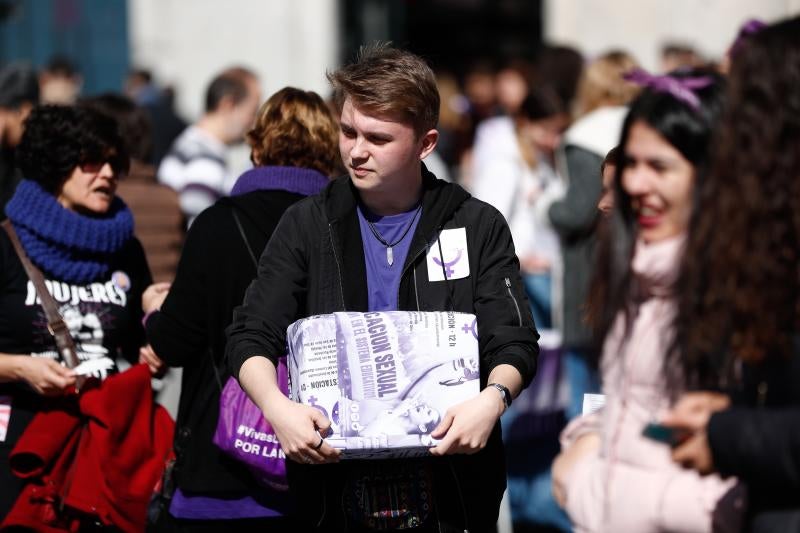 Una marea morada recorre todo el país para reivindicar la igualdad de género