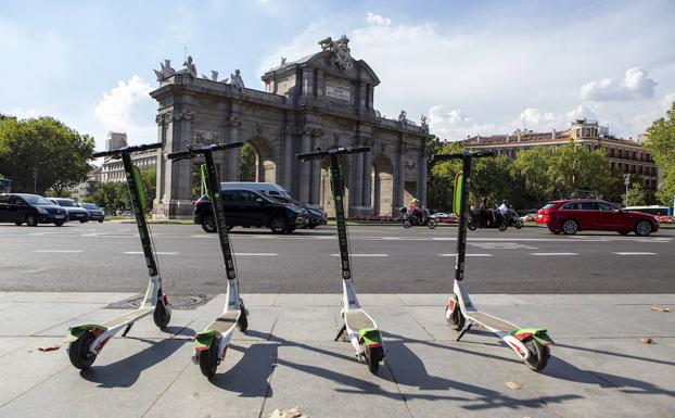 Imagen principal - El futuro de las ciudades ya está aquí: así es la fiebre de los vehículos ecológicos compartidos