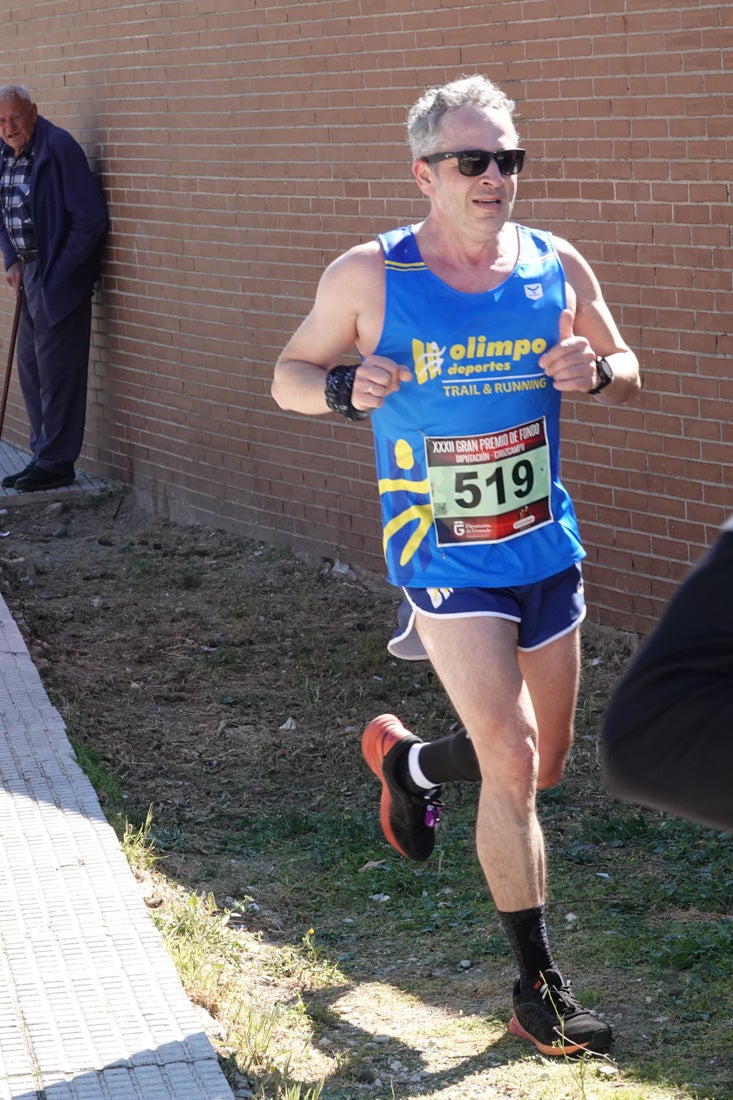 A algunos participantes parece que los 10 kilómetros del reccorido de la prueba de fondo de Loja se les hace leve a tenor de sus sonrisas y buen rollo. Otros en cambio parecen sufrir más o simplemente se concentran para disfrutar de la carrera.