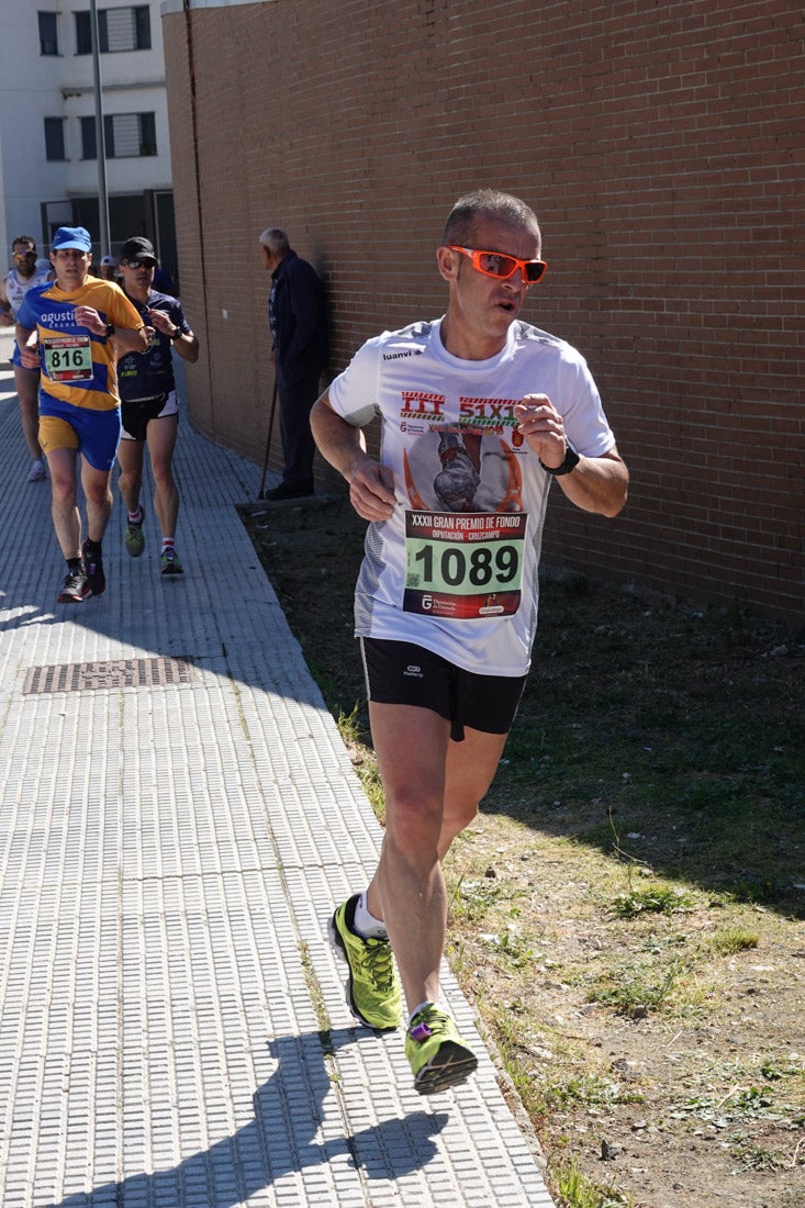 A algunos participantes parece que los 10 kilómetros del reccorido de la prueba de fondo de Loja se les hace leve a tenor de sus sonrisas y buen rollo. Otros en cambio parecen sufrir más o simplemente se concentran para disfrutar de la carrera.