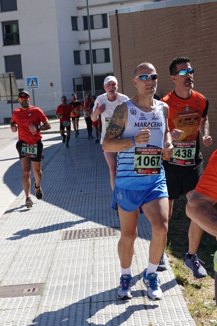 A algunos participantes parece que los 10 kilómetros del reccorido de la prueba de fondo de Loja se les hace leve a tenor de sus sonrisas y buen rollo. Otros en cambio parecen sufrir más o simplemente se concentran para disfrutar de la carrera.