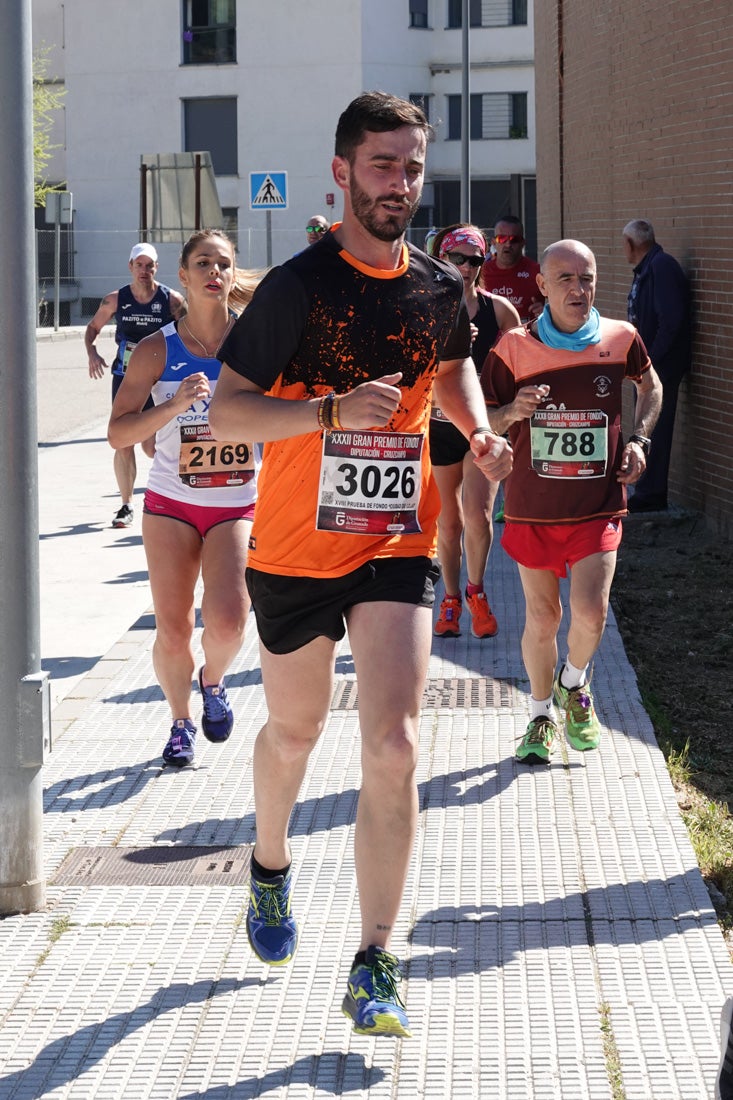 A algunos participantes parece que los 10 kilómetros del reccorido de la prueba de fondo de Loja se les hace leve a tenor de sus sonrisas y buen rollo. Otros en cambio parecen sufrir más o simplemente se concentran para disfrutar de la carrera.