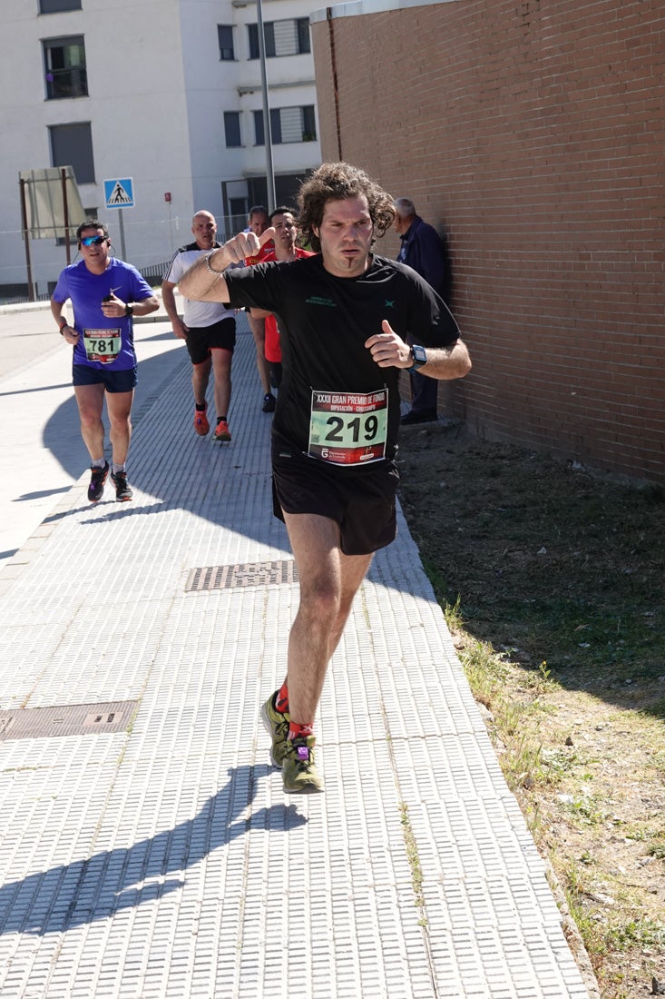 A algunos participantes parece que los 10 kilómetros del reccorido de la prueba de fondo de Loja se les hace leve a tenor de sus sonrisas y buen rollo. Otros en cambio parecen sufrir más o simplemente se concentran para disfrutar de la carrera.