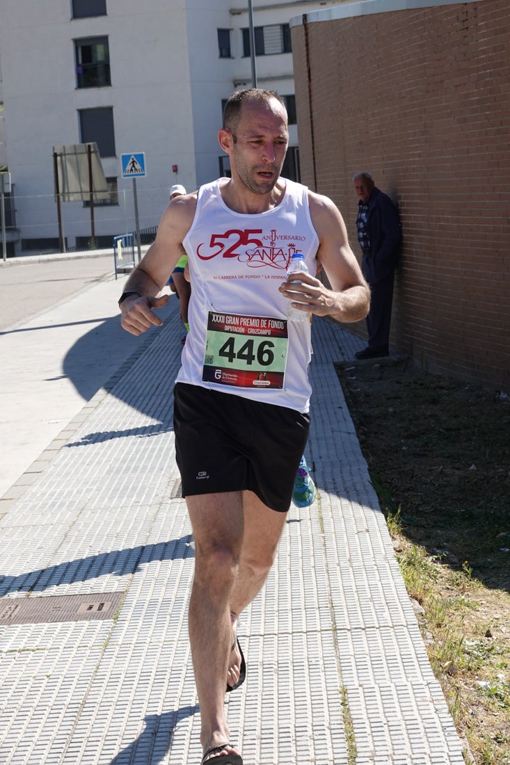 A algunos participantes parece que los 10 kilómetros del reccorido de la prueba de fondo de Loja se les hace leve a tenor de sus sonrisas y buen rollo. Otros en cambio parecen sufrir más o simplemente se concentran para disfrutar de la carrera.