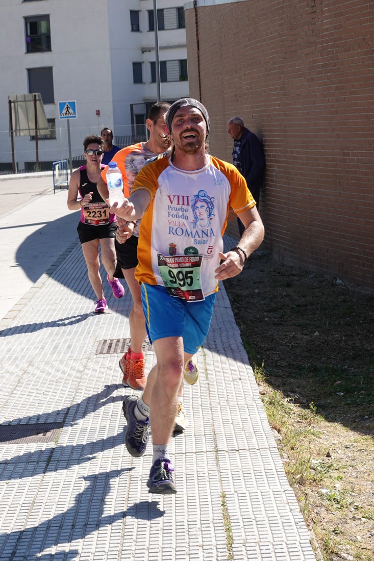 A algunos participantes parece que los 10 kilómetros del reccorido de la prueba de fondo de Loja se les hace leve a tenor de sus sonrisas y buen rollo. Otros en cambio parecen sufrir más o simplemente se concentran para disfrutar de la carrera.