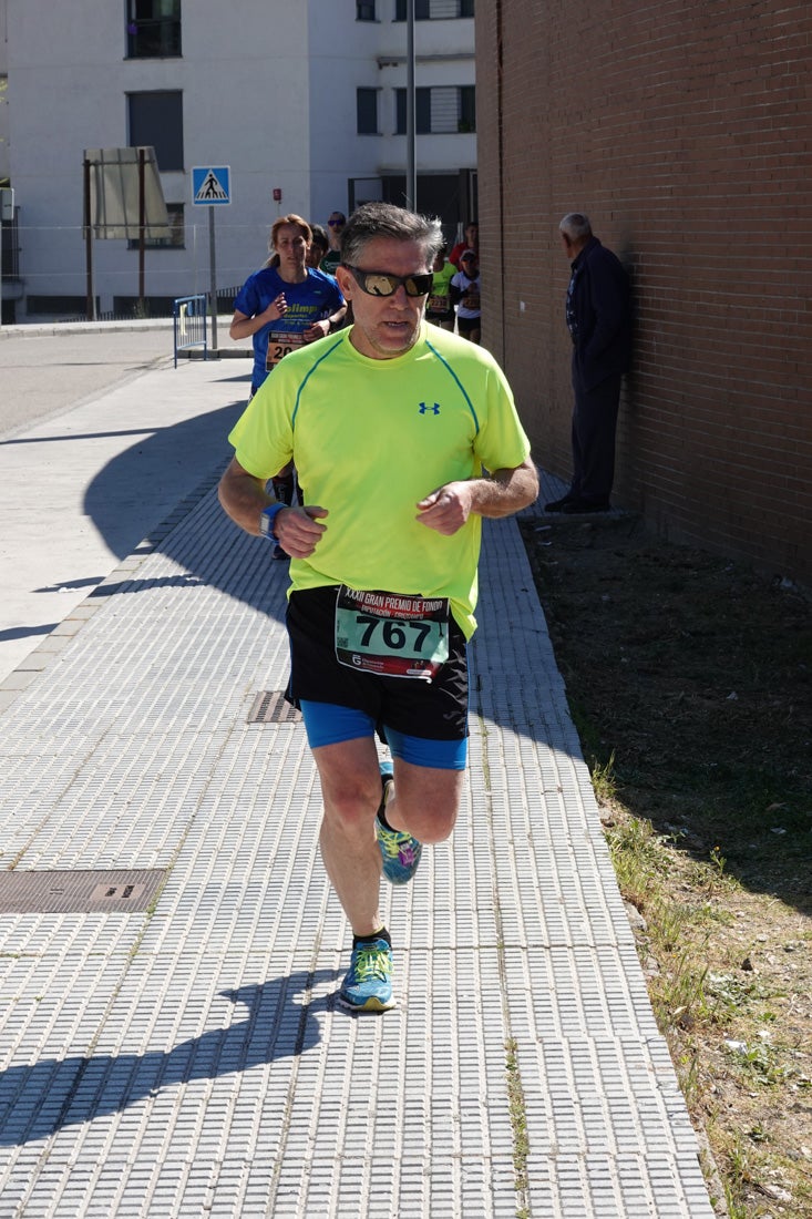 A algunos participantes parece que los 10 kilómetros del reccorido de la prueba de fondo de Loja se les hace leve a tenor de sus sonrisas y buen rollo. Otros en cambio parecen sufrir más o simplemente se concentran para disfrutar de la carrera.